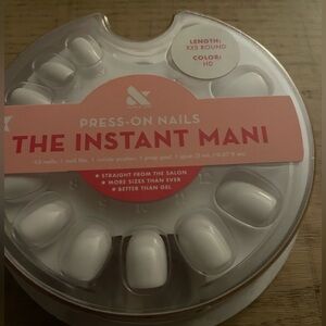 Instant manicure press on nails.  Color : white.  Sz: XXS